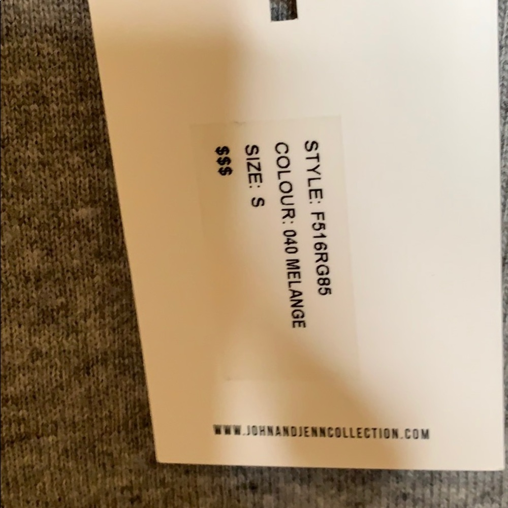 ❤️NWT JOHN + JENN VNECK SWEATER - Picture 9 of 10
